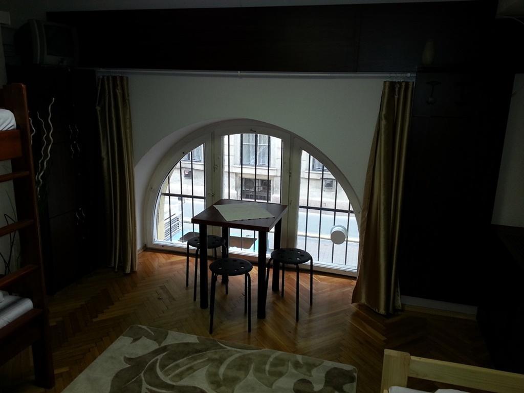 Walking Bed Budapest Hostel Phòng bức ảnh