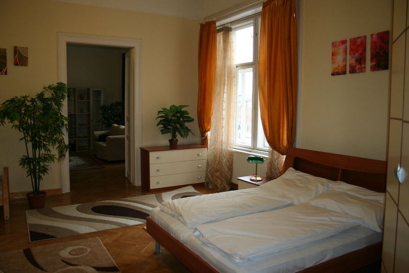 Walking Bed Budapest Hostel Ngoại thất bức ảnh